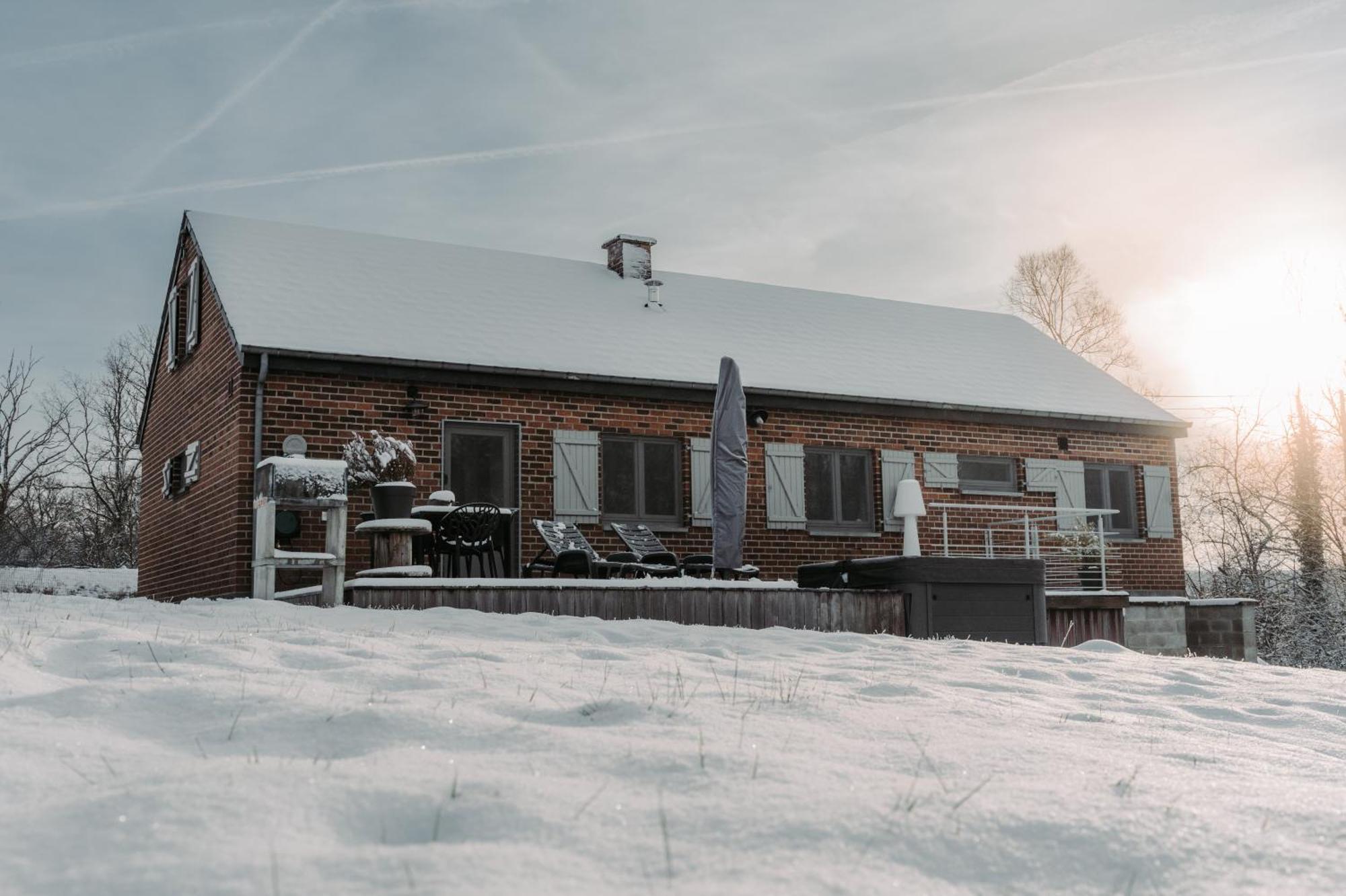 Villa Adurbuy Avec Jacuzzi Екстериор снимка